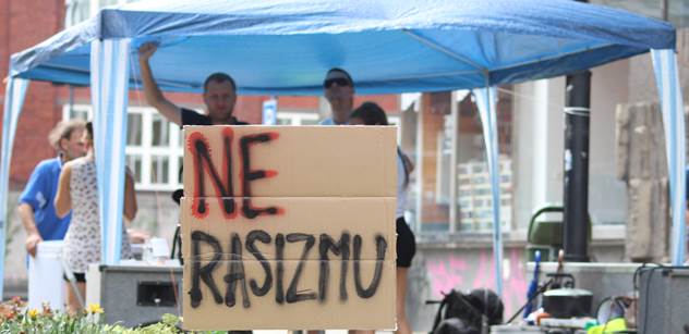 Demonstranti „zaútočili“ na sídlo ČSSD